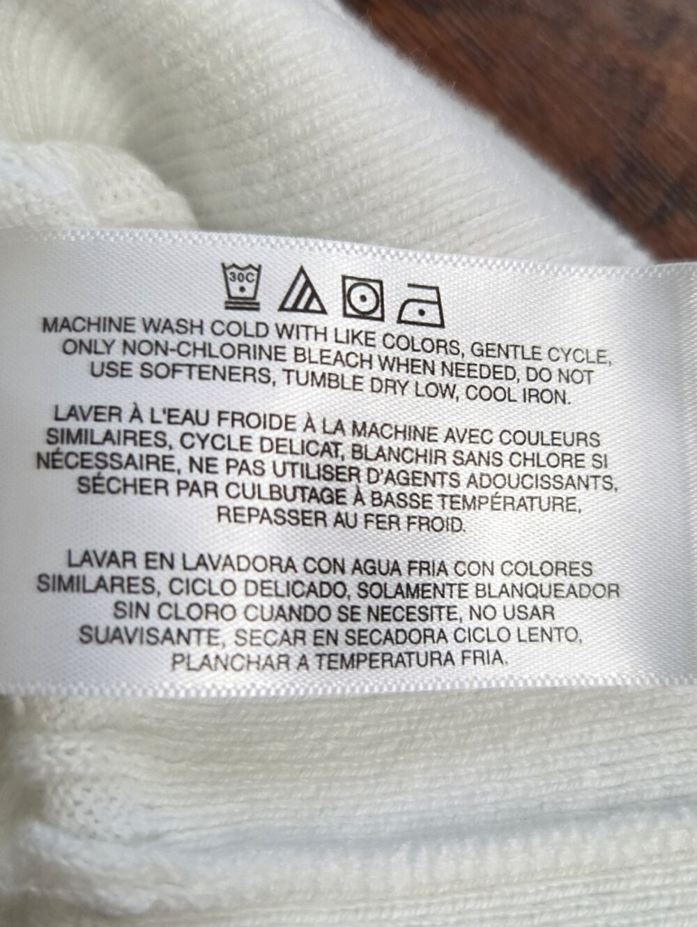 Greg Norman Women’s White/Cream Cable Knit V-Neck Sweater Size M - Picture 8 of 10